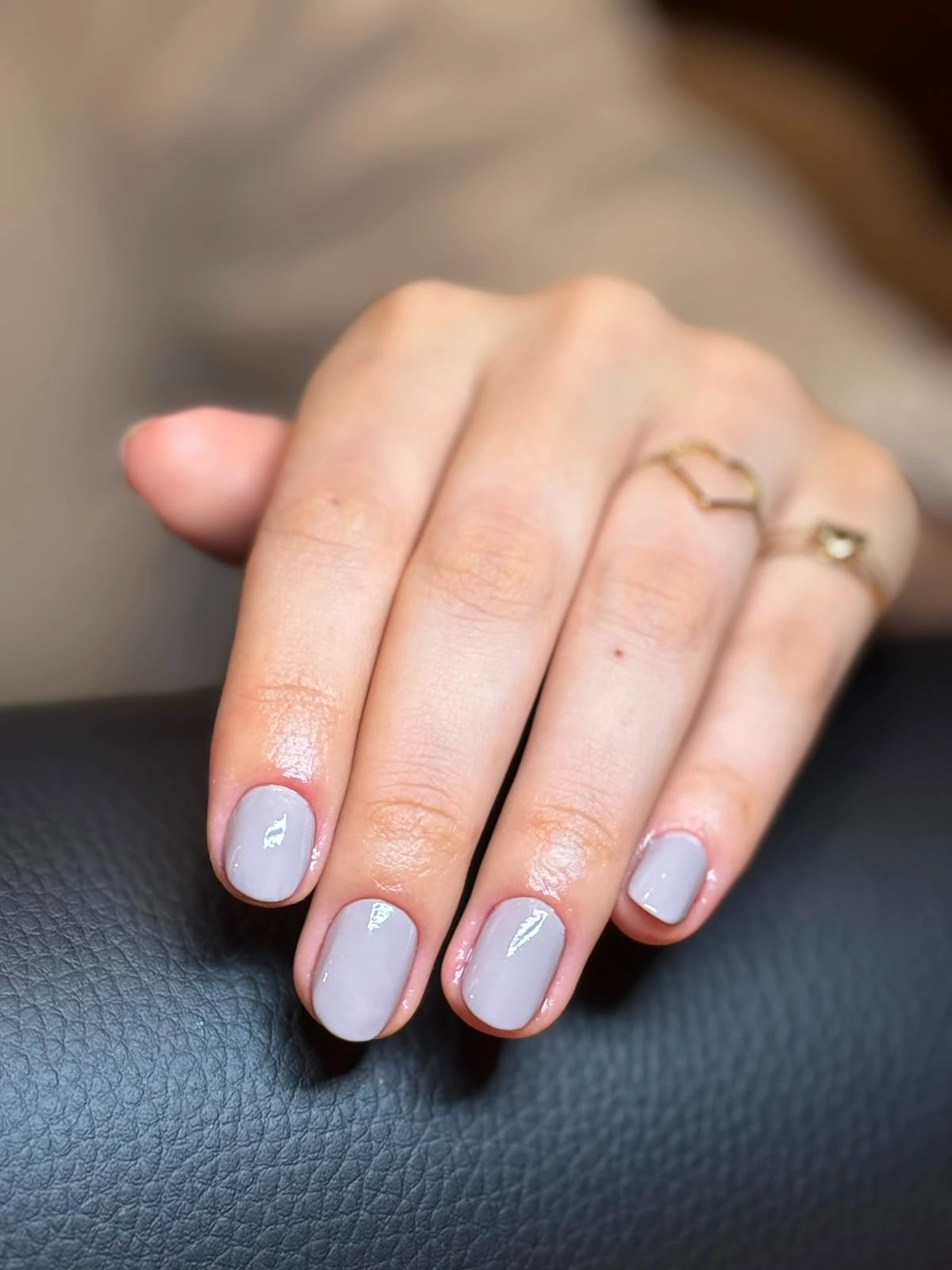Manicure com profissionalismo e dedicação para se sentir bem nas mãos e pés.